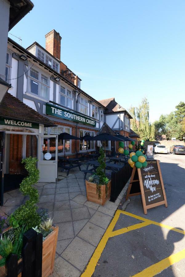 Southern Cross Hotel Watford  Exterior photo